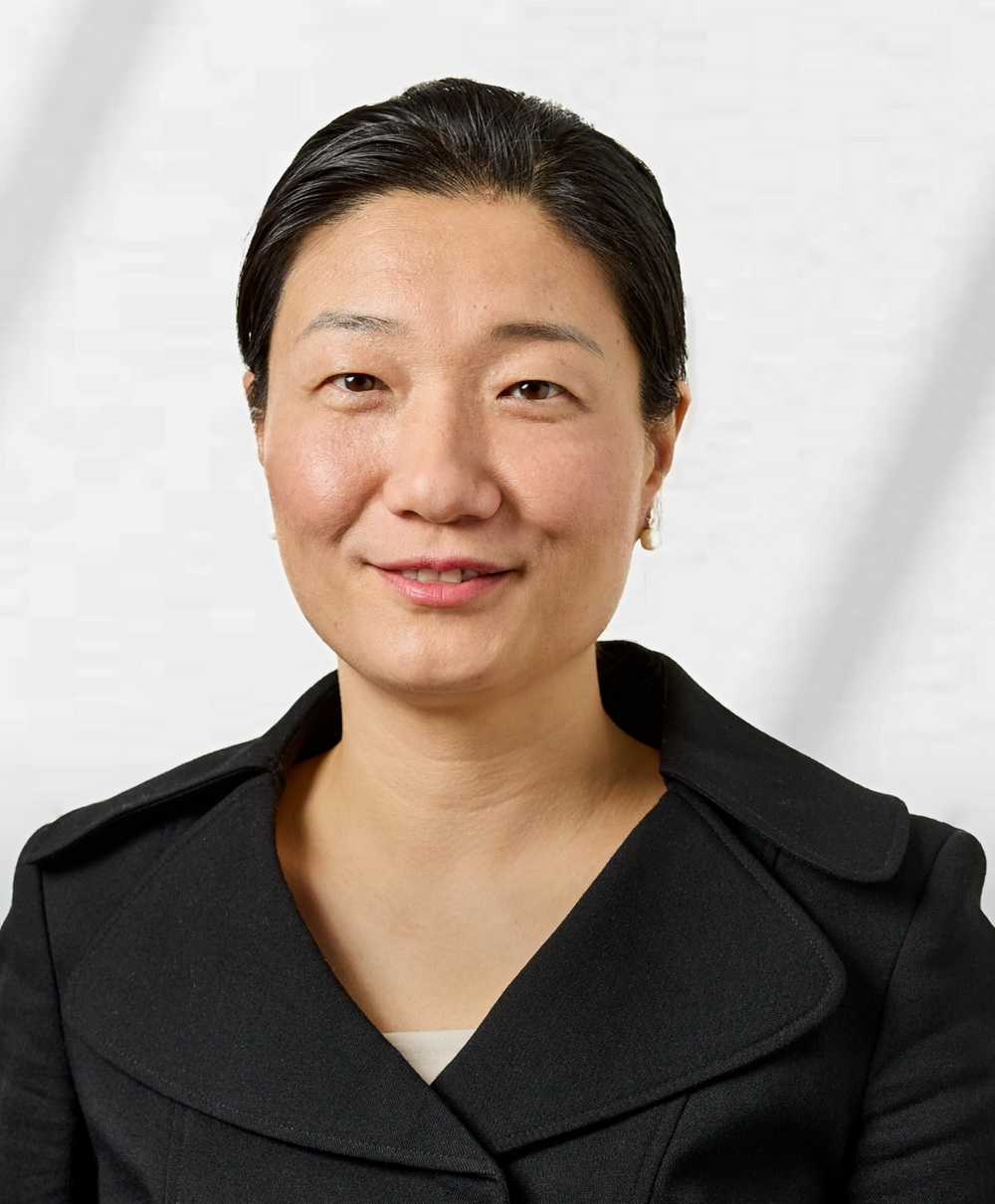 A headshot of Yumin Liu, a corporate and commercial lawyer in DMAW Lawyers' transactions team