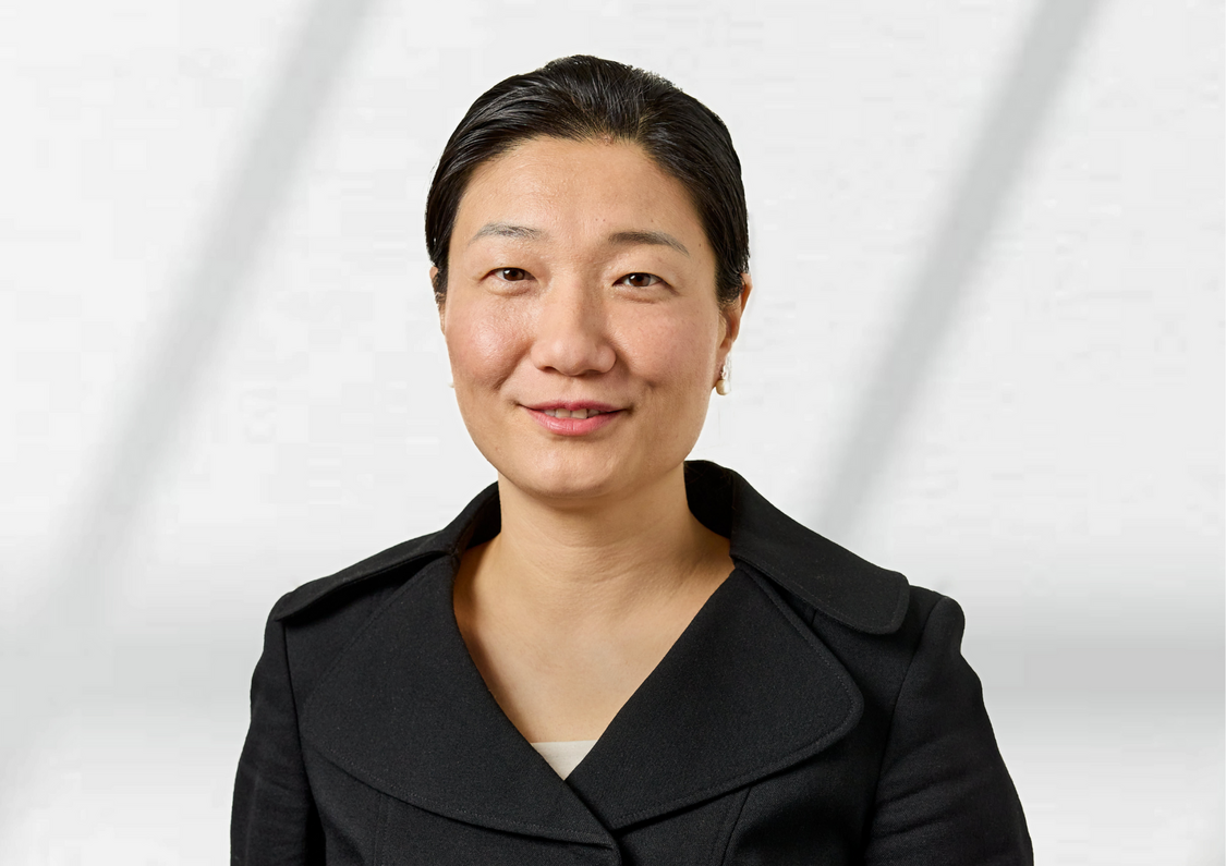 A headshot of Yumin Liu, a corporate and commercial lawyer in DMAW Lawyers' transactions team