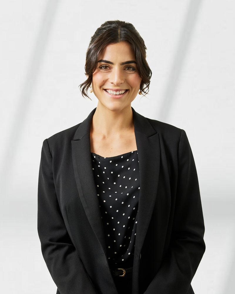 Headshot of Irini Kourakis an associate in DMAW Lawyers' disputes practice